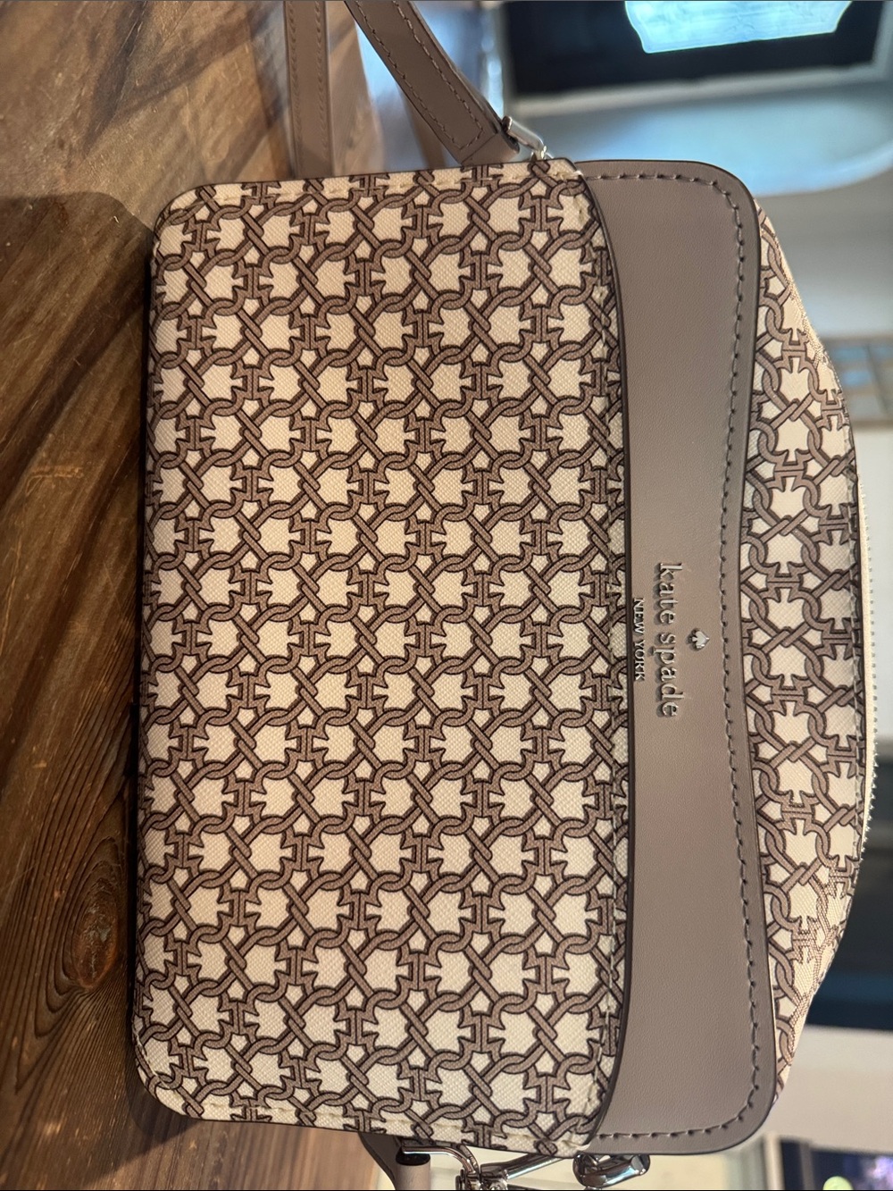 Kate Spade- Spade Link Camera bag. NWOT. Pristine condition.